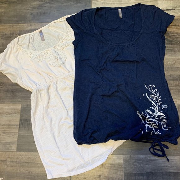 2 Thyme Maternity Tops - Picture 1 of 1